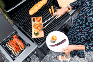 Ketaus grotelės suteiks ypatingą raštą jūsų grilinamiems gaminiams. Чугунный гриль придаст особый узор вашим продуктам на гриле.